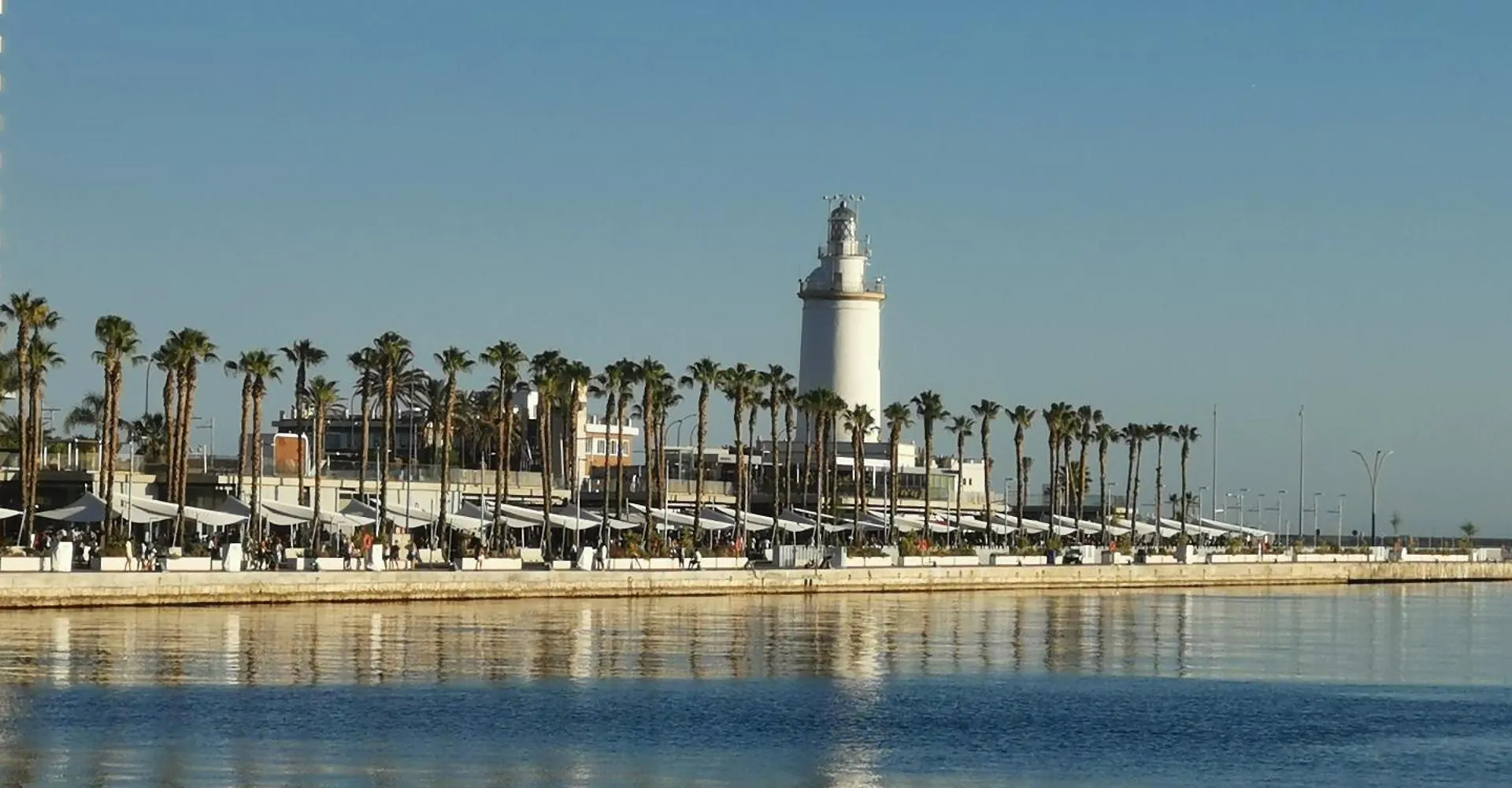 Encantador Bajo En Malaga Spain